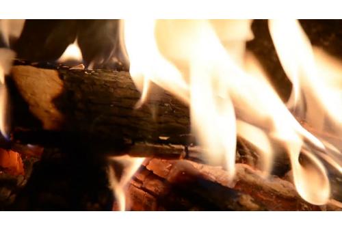 s170火焰木炭烤火实拍高清视频素材 包素材网